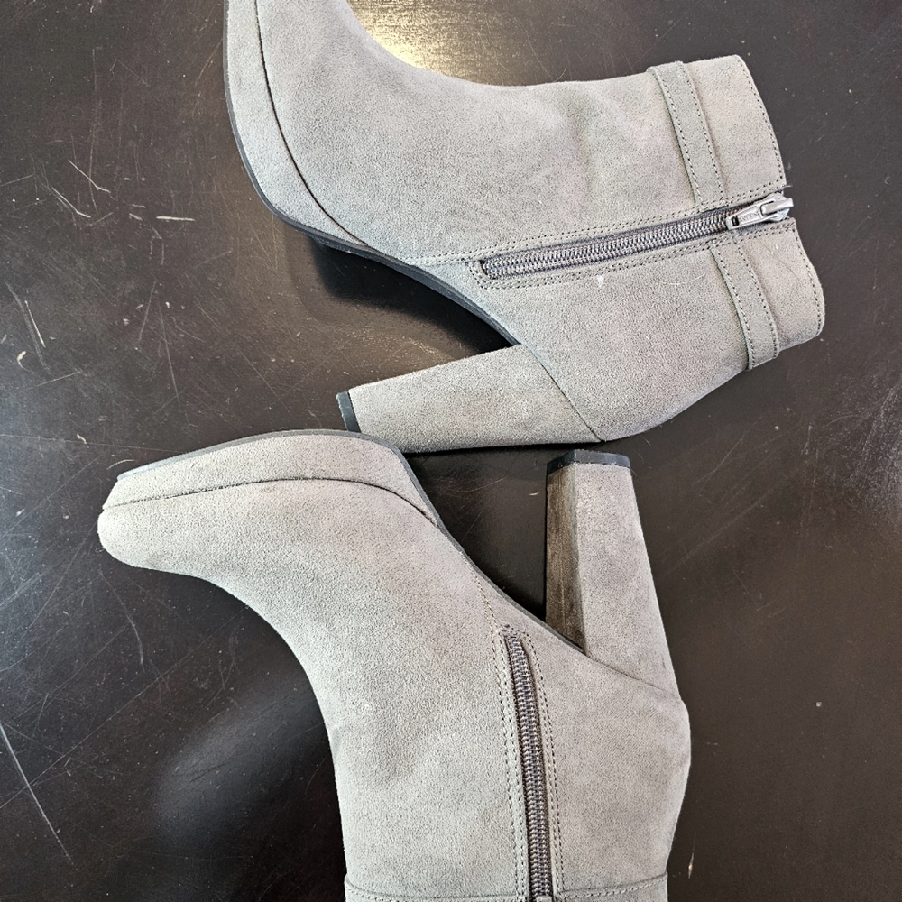 Lauren Conrad 7.5 M, Leche Gray Ankle boot